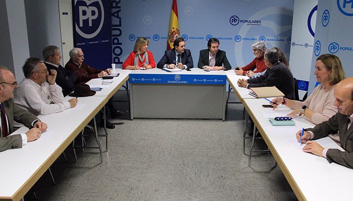 Núñez muestra su apoyo a la pesca por su importancia económica, deportiva y cultural para Castilla-La Mancha