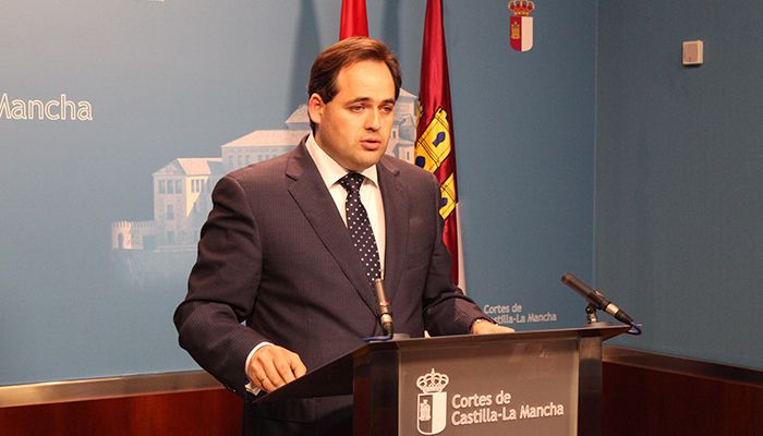 Núñez propone a Page que ponga a disposición los diputados nacionales del PSOE en el Congreso para presentar una mocion de censura contra Pedro Sánchez