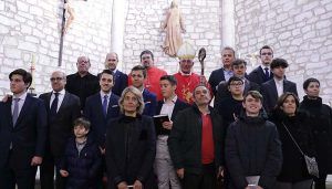 Pareja recibe la visita del obispo de la diócesis Sigüenza-Guadalajara, Atilano Rodríguez