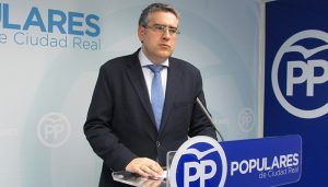 Rodríguez “Page vuelve a poner en peligro la salud de los castellano-manchegos contratando médicos sin el MIR”