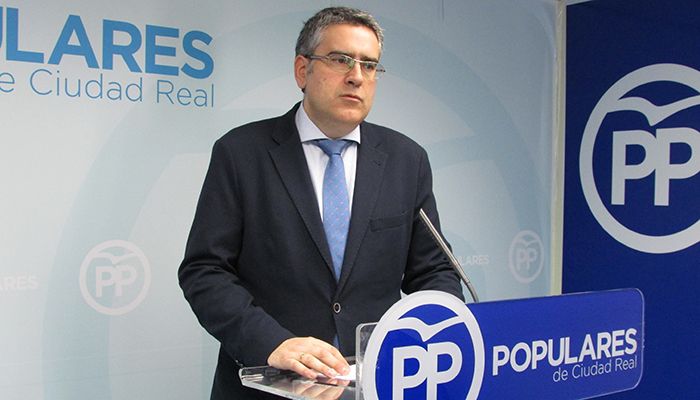 Rodríguez “Page vuelve a poner en peligro la salud de los castellano-manchegos contratando médicos sin el MIR”