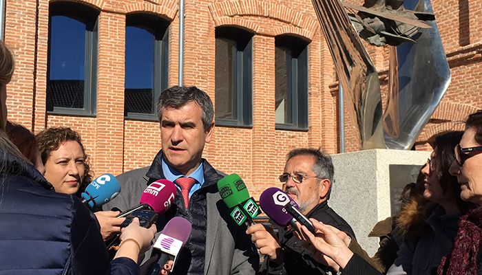 Román pide a la Junta que rehabilite ya los edificios del Fuerte y “deje de seguir perdiendo el tiempo”