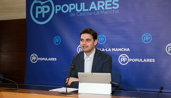Serrano destaca que, mientras el PSOE de Page callaba ante la negociación de Sánchez con los independentistas, el PP-CLM estaba defendiendo la unidad de España