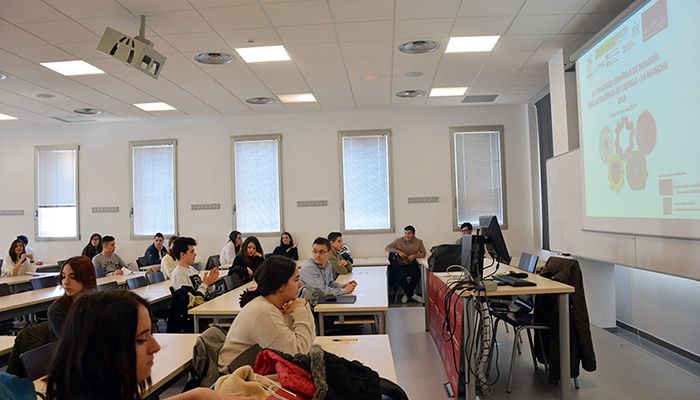 Un total de 80 estudiantes de Bachillerato disputan la XIV Olimpiada Regional de Biología en las facultades de Medicina de la UCLM