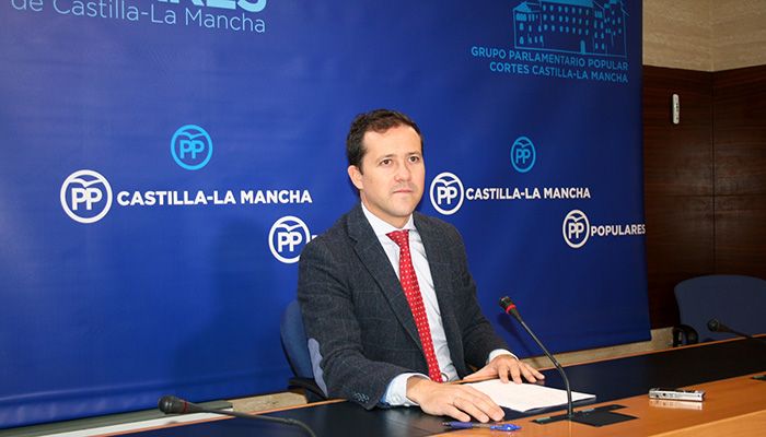 Velázquez denuncia que Page está provocando el desmoronamiento de la sanidad pública de Castilla-La Mancha