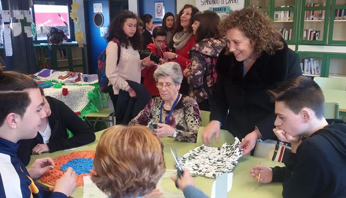 Verónica Renales visita el IES Aguas Vivas para conocer de primera mano el programa Sembrando el Cambio