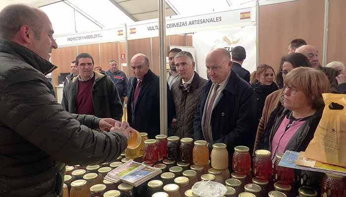 50 expositores de 8 países y un tiempo perfecto en la XXXVIII edición de la Feria Apícola