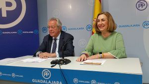 Aguirre: “Cuando el PSOE entra por la puerta, el empleo sale por la ventana” 2 Aguirre “Cuando el PSOE entra por la puerta, el empleo sale por la ventana”