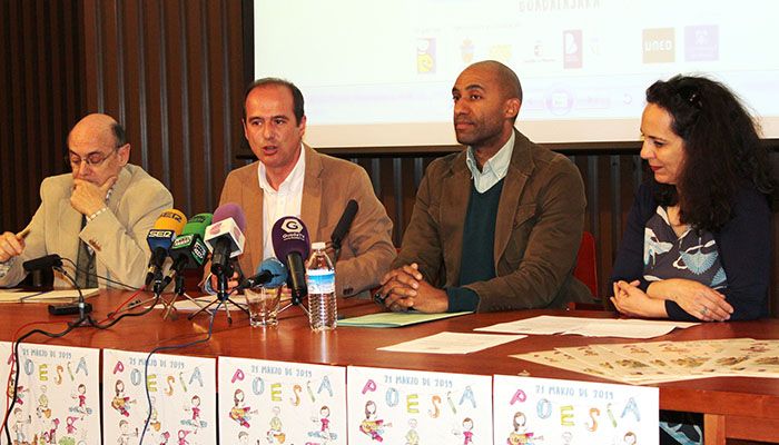 Alberto Rojo agradece al Seminario de Literatura Infantil y Juvenil la celebración del Día de la Poesía, antesala de lujo del Maratón de Cuentos