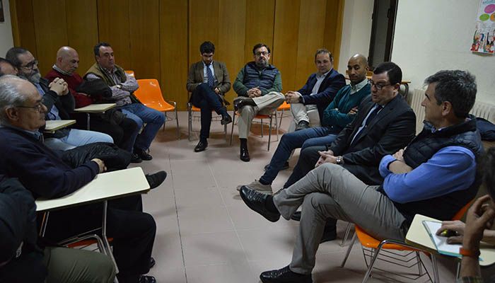 Antonio Román mantiene una reunión con las Cofradías y las Hermandades, previa a la Semana Santa