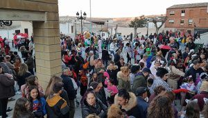 Buen tiempo y buen ambiente festivo en el Carnaval de Huete