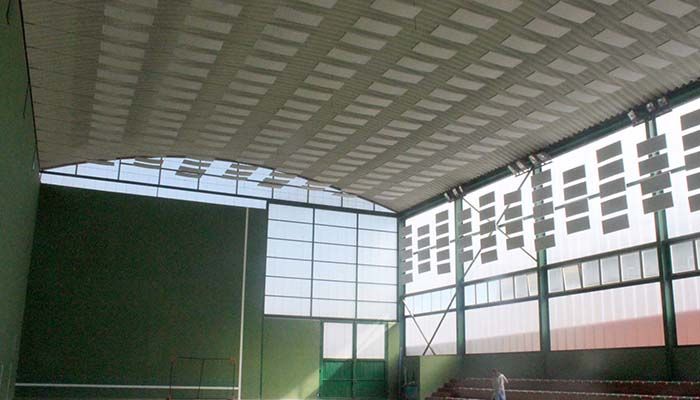 El Ayuntamiento de Cabanillas instala un sistema de acondicionamiento acústico en el Frontón Municipal