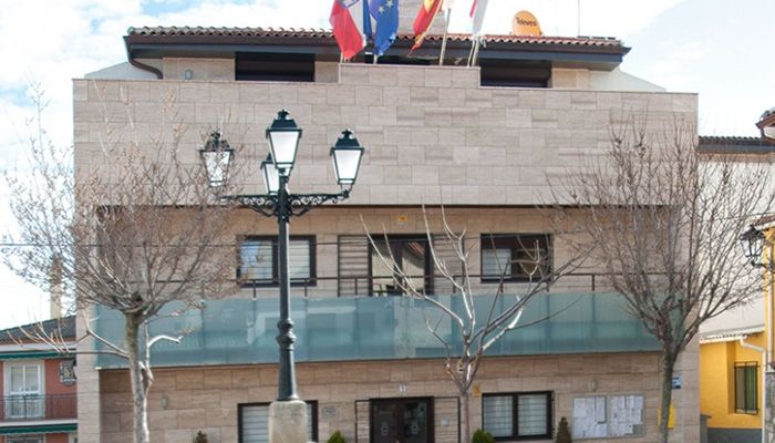 El PP de Yebes y Valdeluz quiere poner fin a la imagen ‘vergonzosa’ que el alcalde ‘viajero’ está dando del municipio