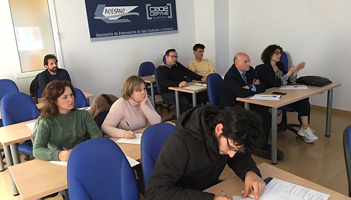 Empresarios de San Clemente conocen las técnicas de venta más eficaces en las redes sociales