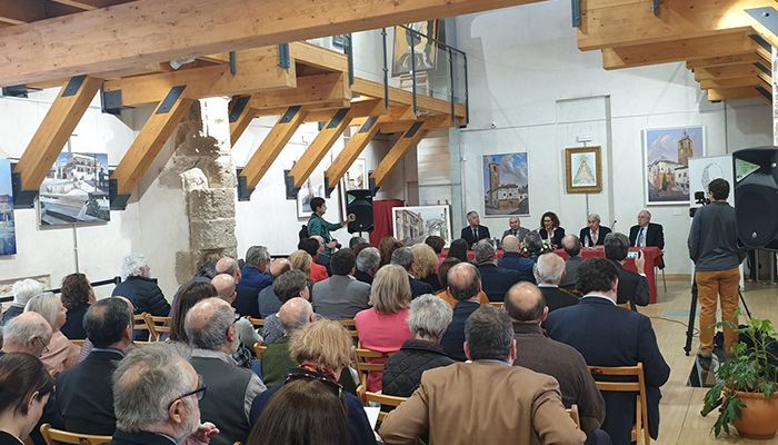 José Manuel Latre asiste a la conferencia sobre literatura y arte en el Centro CeLA de Almonacid de Zorita