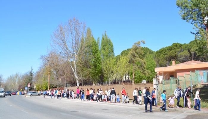 La directora provincial de Educación asiste a la actividad ´Castilla-La Mancha viaja a la luna´ en el CEIP Fuente del Oro