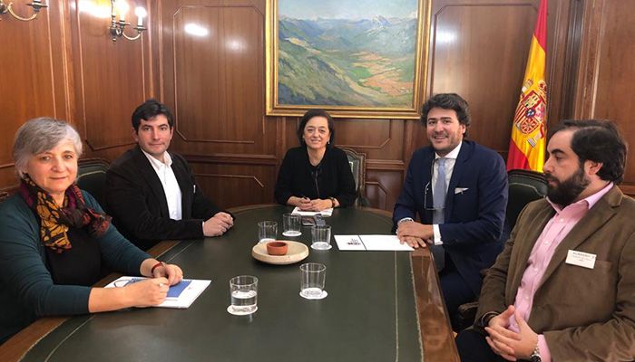 La RFEC se involucra con el MAPA en la tenencia responsable de animales de compañía