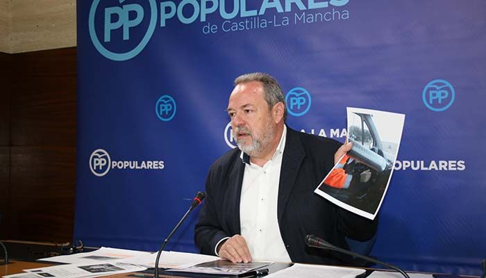 Labrador denuncia las fotografías de la vergüenza que demuestran que Page se ha desentendido del transporte sanitario