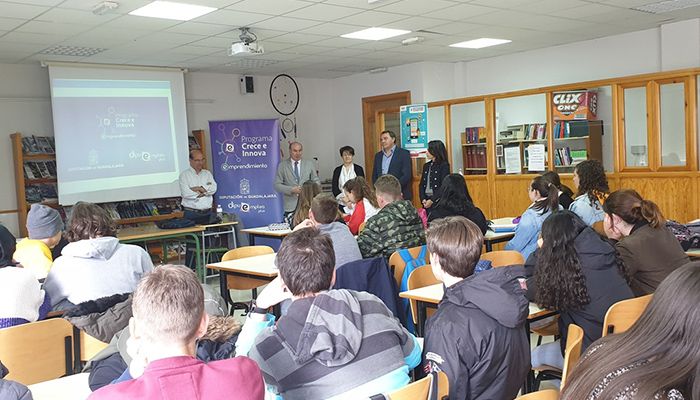 Latre se interesa por el desarrollo del programa de emprendimiento de la Diputación ‘Crece e Innova’