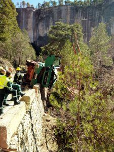 Los bomberos de la Diputación de Cuenca denuncian que la falta de medios comprometió la vida del camionero rescatado en Cuenca