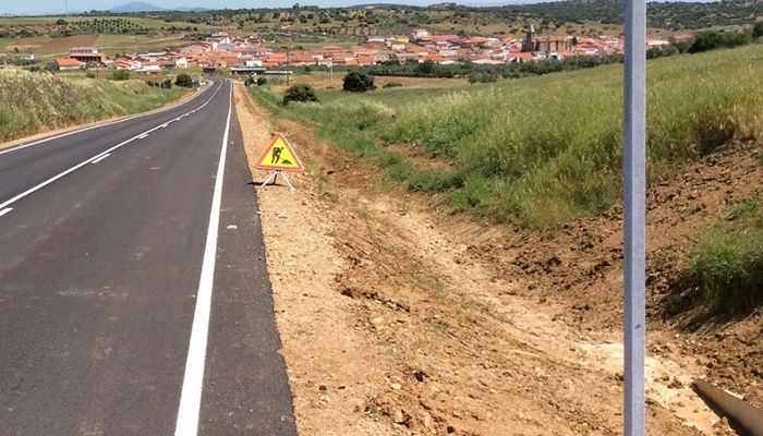 Los ecologistas denuncian que la Junta inunda de glifosato y acaba con casi todos los árboles de las cunetas de las carreteras regionales