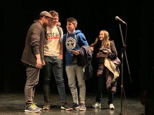 Los jóvenes del instituto llenan Cabanillas de poesía y vibran con Dani Orviz 2 Los jóvenes del instituto llenan Cabanillas de poesía y vibran con Dani Orviz