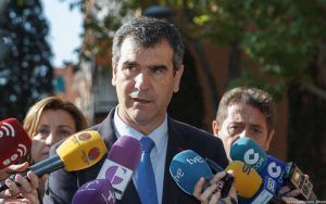 Los vecinos de Guadalajara pueden reunirse con su alcalde en el Ayuntamiento o llamarle directamente al móvil para transmitirle sus inquietudes