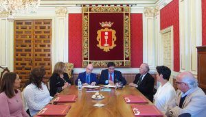 Mariscal firma el convenio con la Academia de Cultura Gastronómica para promocionar la gastronomía conquense