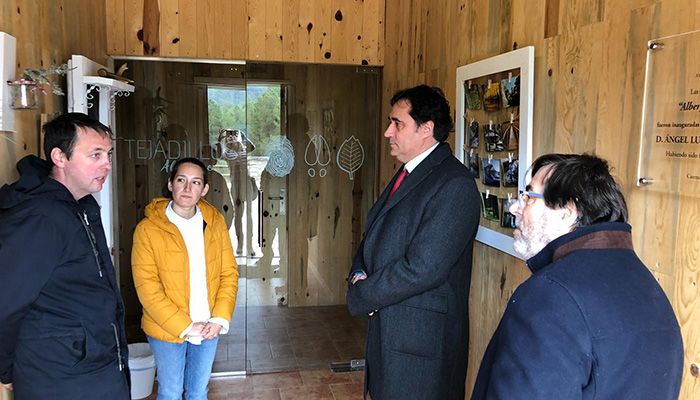 Mariscal visita las instalaciones del Albergue de Tejadillos tras su adjudicación y apertura al público