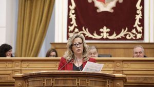 Merino denuncia la “última crueldad” de Page que “calla y otorga” mientras les quita el agua a los agricultores de la región 2 Merino durante su intervención en el Pleno de las Cortes Regionales