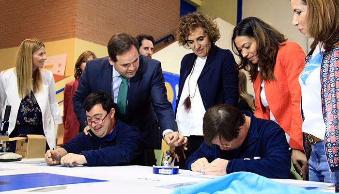 Núñez anuncia una adecuación legislativa para que las personas con discapacidad puedan titularse y darles así acceso al mercado laboral