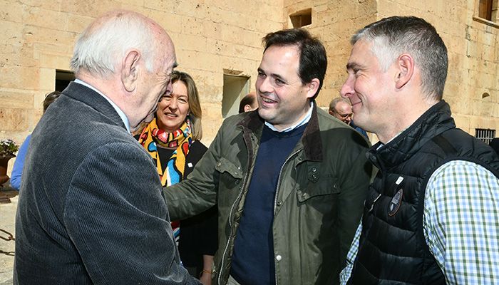 Núñez compromete su apoyo para impulsar el sector apícola de la región porque es un generador de empleo, riqueza y oportunidades para el medio rural