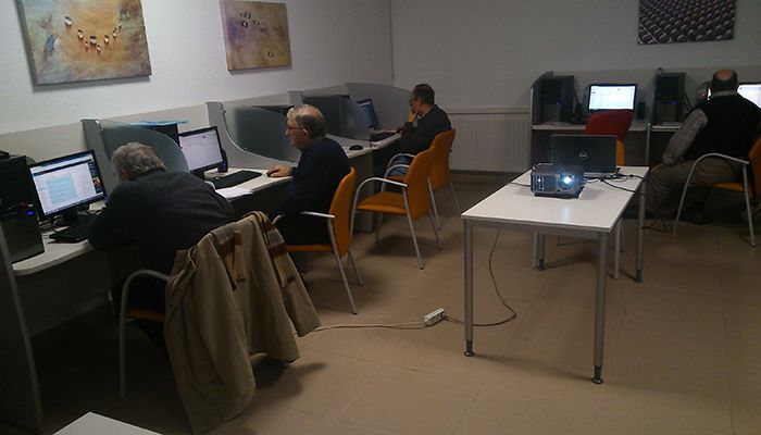 Todos los centros de mayores de la red pública regional contarán con aula de informática