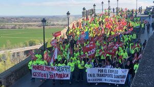 Unos 300 trabajadores de las ambulancias de C-LM se manifiestan en Toledo ante el bloqueo del convenio 2 Unos 300 trabajadores de las ambulancias de C-LM se manifiestan en Toledo ante el bloqueo del convenio