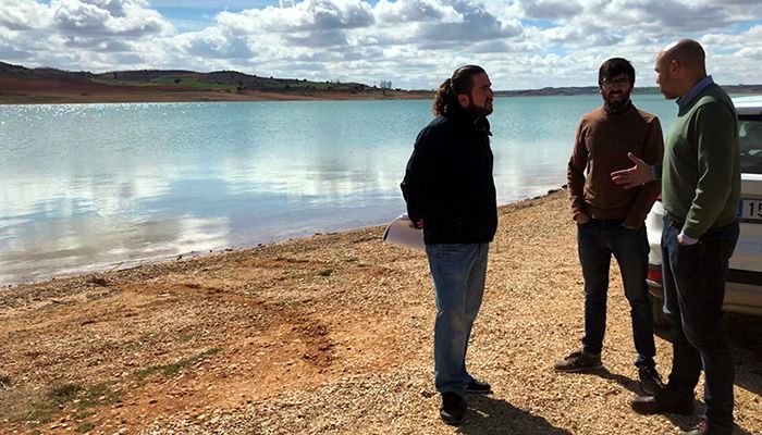 Valverde de Júcar pide a la Confederación Hidrográfica del Júcar una actuación para mantener una lámina constante de agua en el pantano de Alarcón