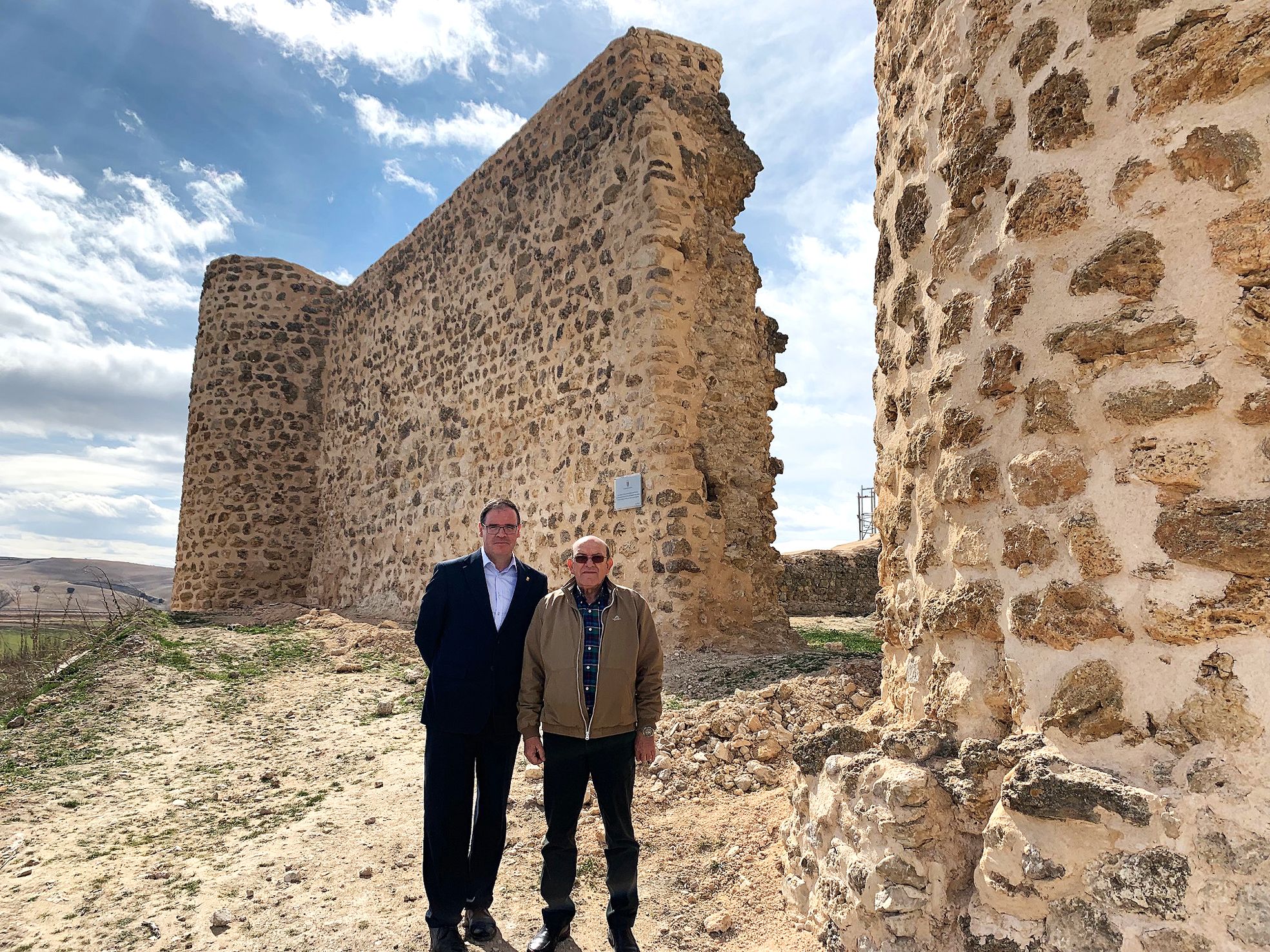 Prieto confía en que la rehabilitación del Castillo de Fuentes sirva de revulsivo para Villarejo de Fuentes y su comarca