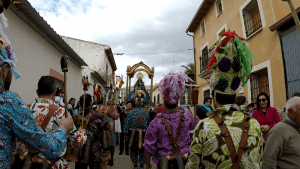 El Hito. Endiablada y danzantes en honor de la Virgen de la Encarnación 2 vlcsnap 00875