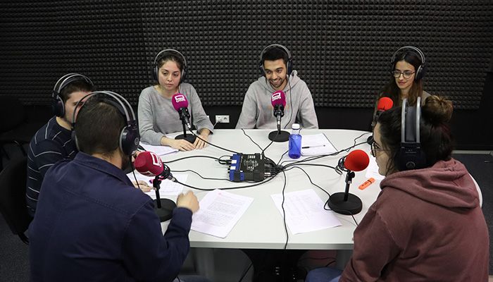 “El Ágora”, nuevo programa de CMM radio elaborado por estudiantes de periodismo de Cuenca