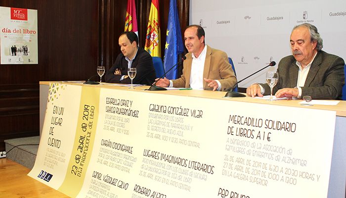 Alberto Rojo invita a la ciudadanía a que visiten bibliotecas y librerías, disfruten con los libros y fomenten la lectura en la infancia