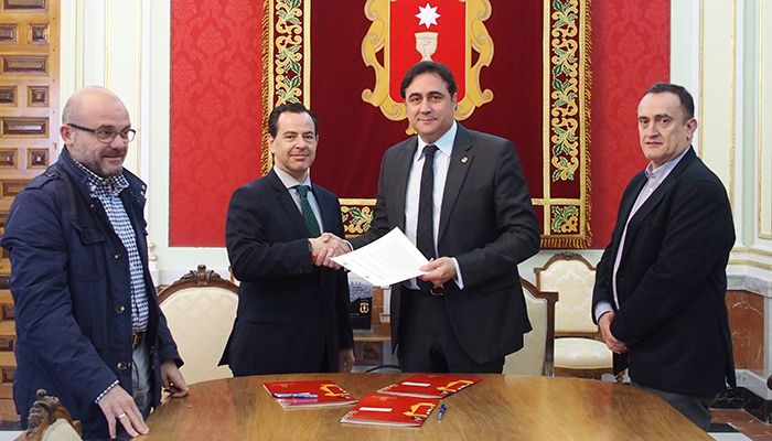 Ayuntamiento de Cuenca y Junta de Cofradías renuevan el convenio de colaboración para la Semana Santa