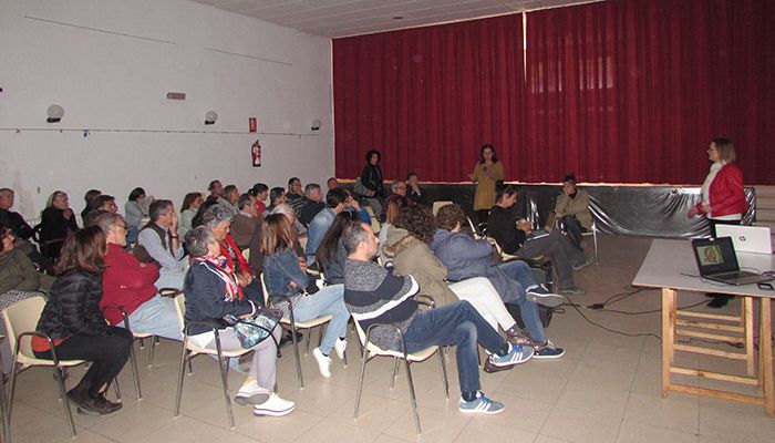 Barajas de Melo acoge una charla informativa sobre la instalación de una granja porcina intensiva