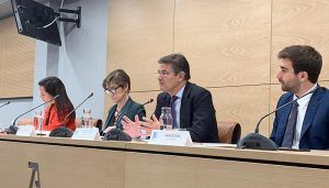 Catalá muestra el apoyo del PP a los profesionales en el debate organizado por la Unión Profesional