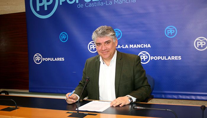 Cotillas carga contra Girauta y le acusa de venir a Castilla-La Mancha para controlar el pacto de Ciudadanos con el PSOE de Page y Sánchez