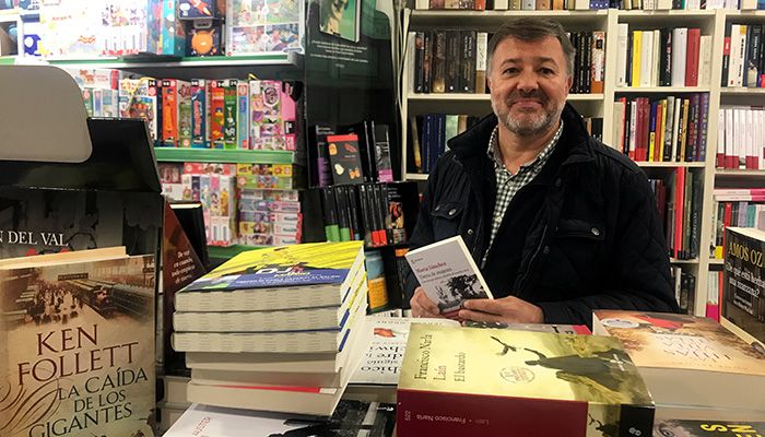 Dolz muestra su apoyo a las bibliotecas públicas y al sector librero de Cuenca