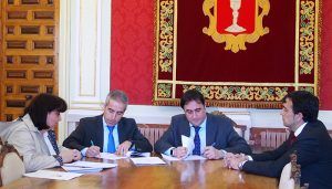 El Ayuntamiento de Cuenca suscribe con CaixaBank dos préstamos del Fondo de Ordenación y Financiación a entidades locales