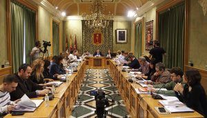 El Pleno del Ayuntamiento de Cuenca aprueba que el campo de fútbol de ‘La Bene’ lleve el nombre del entrenador Joaquín Caparrós Camino
