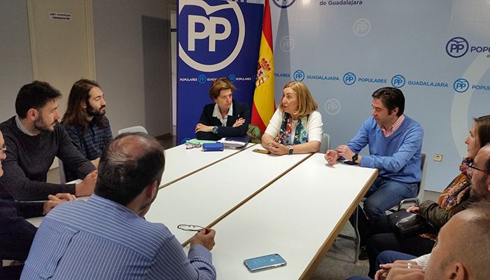 El PP recoge las propuestas de los colectivos que trabajan en la protección a la infancia