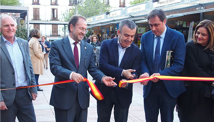 El Pregón del escritor y periodista Antonio Pérez Henares abrirá mañana la Feria del Libro ‘Cuenca Lee’ 1 El Pregón del escritor y periodista Antonio Pérez Henares abrirá mañana la Feria del Libro ‘Cuenca Lee’