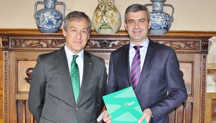 El presidente de Eurocaja Rural comparte la Memoria Anual con Álvaro Gutiérrez