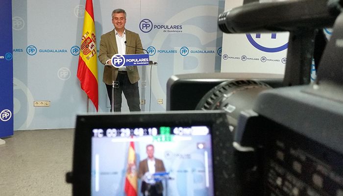Esteban advierte que el PP es la única alternativa a un PSOE que destruye empleo y que quiere romper España